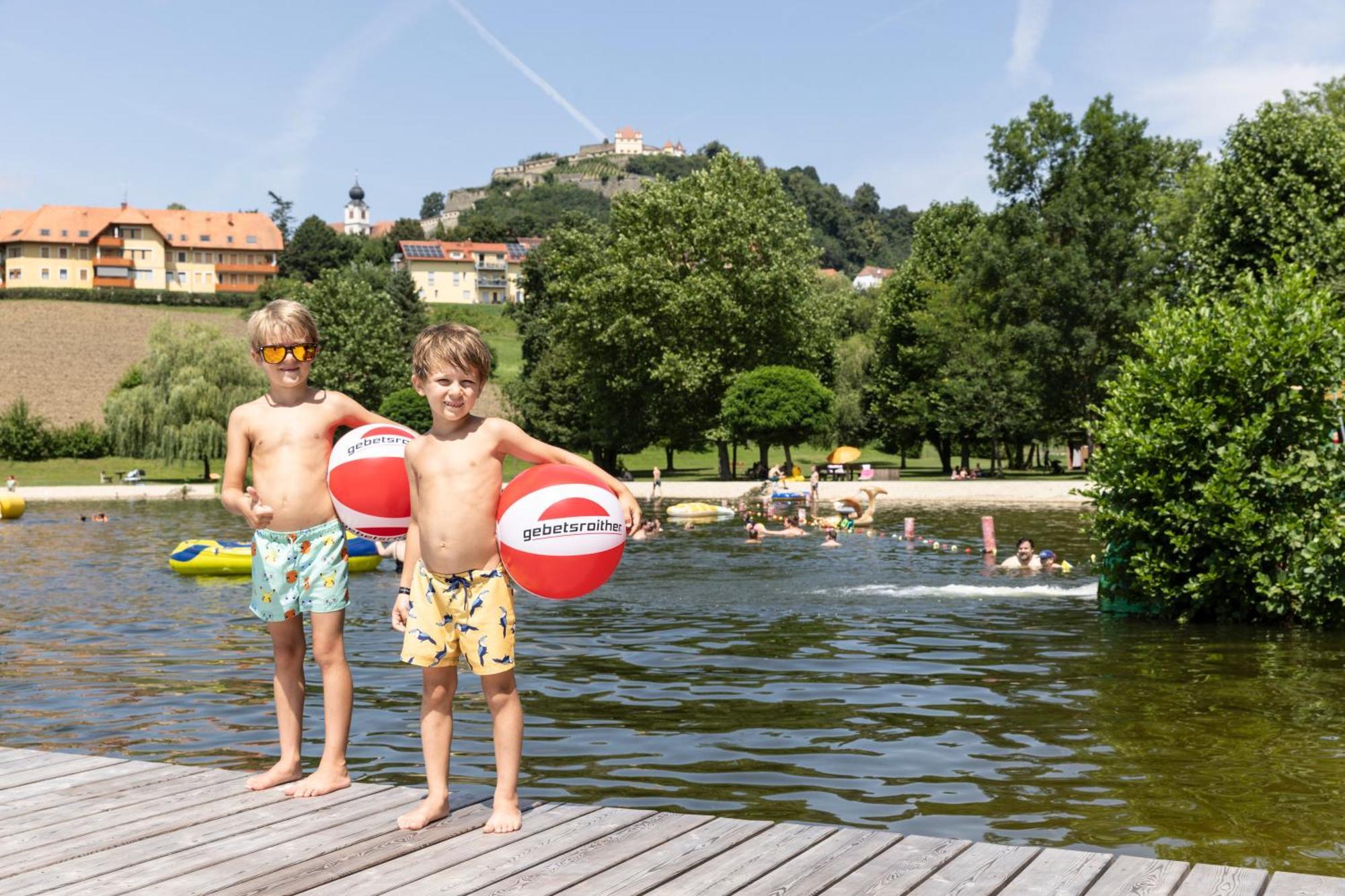 Camping Resort Riegersburg Bagian luar foto